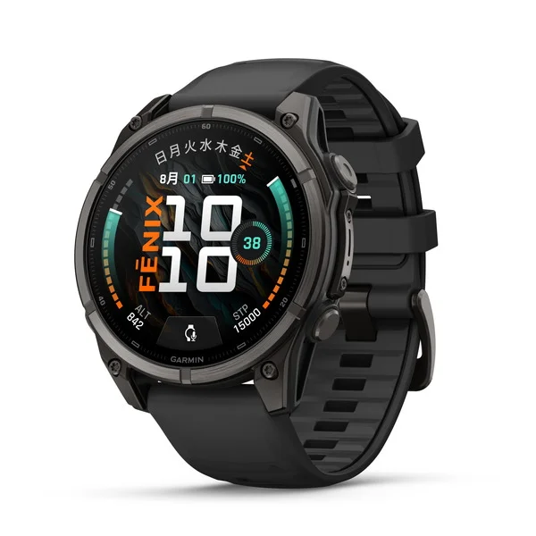 黒いバンドのfēnix 9（47mm）を斜め前から写した、オレンジ色の「FENIX」ロゴが入った文字盤のGarmin公式の製品画像