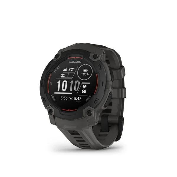 ダークグレーのInstinct E（45mm）を斜め前から写した、モノクロ画面のGarmin公式の製品画像