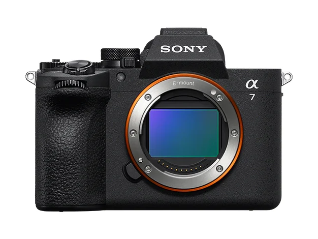 ソニー α7 Vのボディを正面から写した、ソニー公式の製品画像