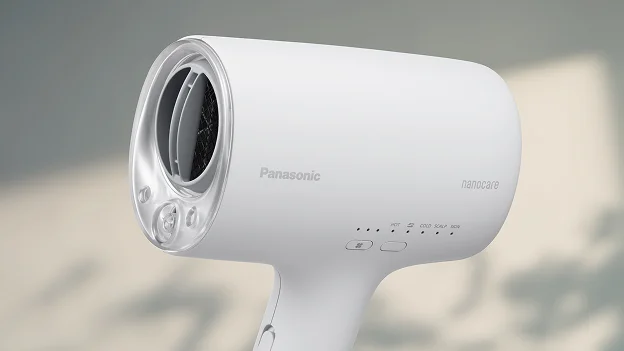 Panasonic Store Plus限定カラー、ウォームホワイトのナノケア EH-NA0Kの本体上部を写したパナソニック公式の画像
